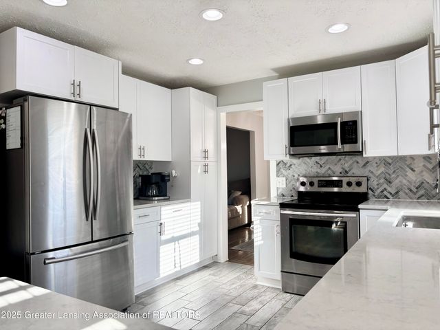 6361 Larocque Circle, Lansing, MI 48917