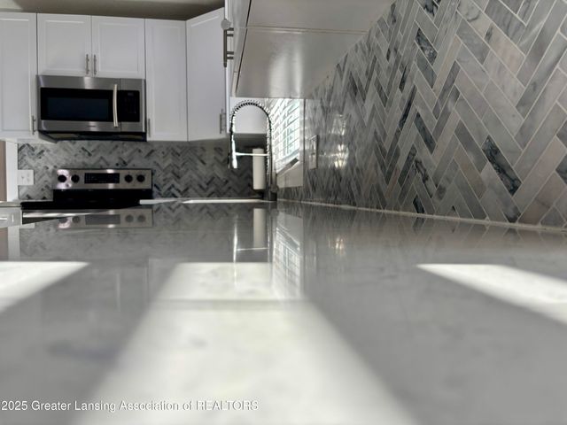 6361 Larocque Circle, Lansing, MI 48917