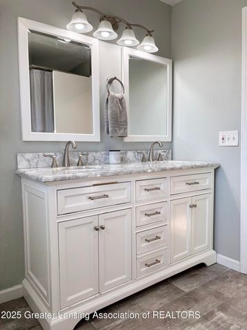 6361 Larocque Circle, Lansing, MI 48917