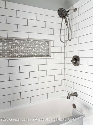 6361 Larocque Circle, Lansing, MI 48917