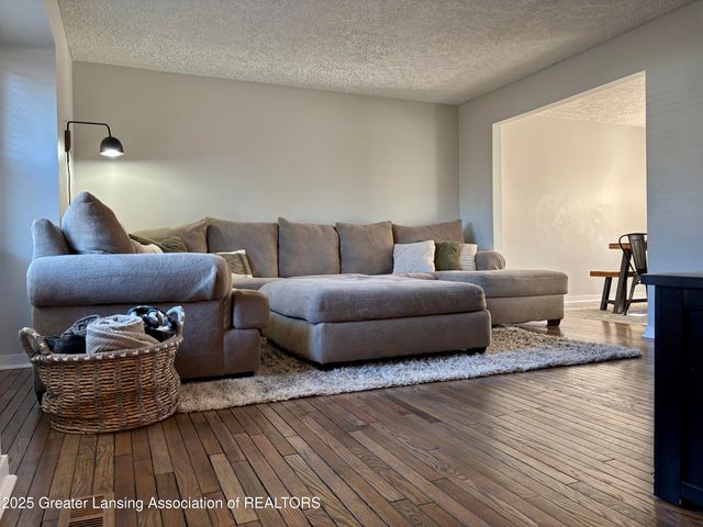 6361 Larocque Circle, Lansing, MI 48917