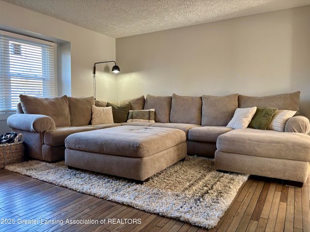 6361 Larocque Circle, Lansing, MI 48917