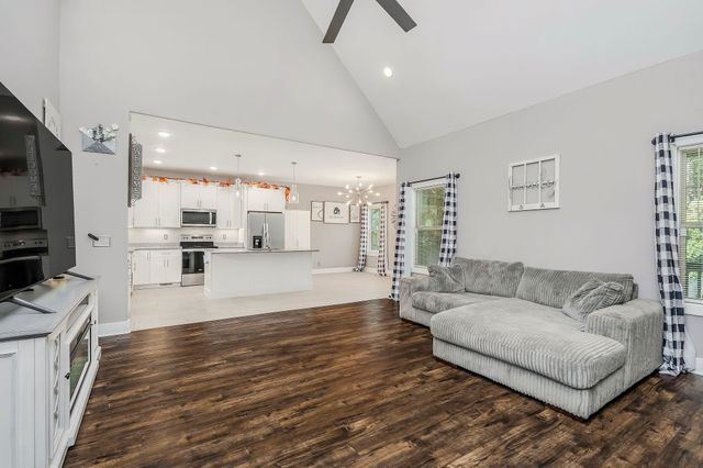 158 Briarwood Ln, Smithville, TN 37166