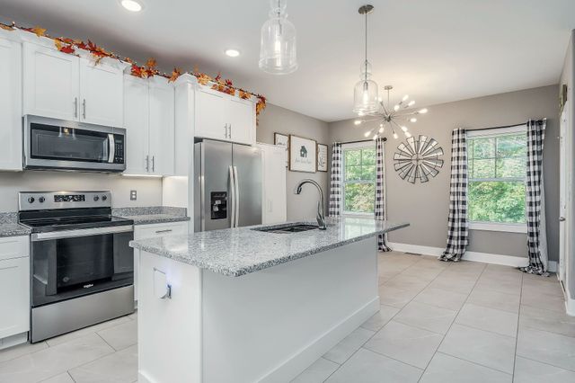 158 Briarwood Ln, Smithville, TN 37166