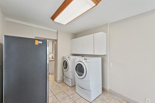 1637 Castle Court, Houston, TX 77006