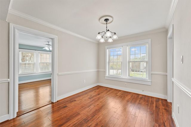 1637 Castle Court, Houston, TX 77006