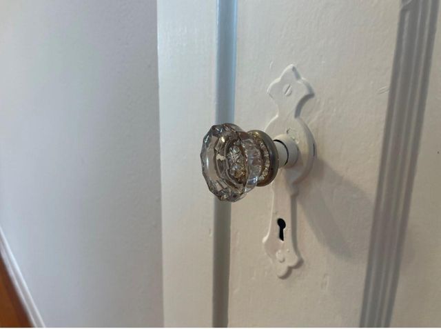 1637 Castle Court, Houston, TX 77006