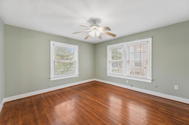 1637 Castle Court, Houston, TX 77006