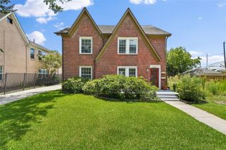 1637 Castle Court, Houston, TX 77006