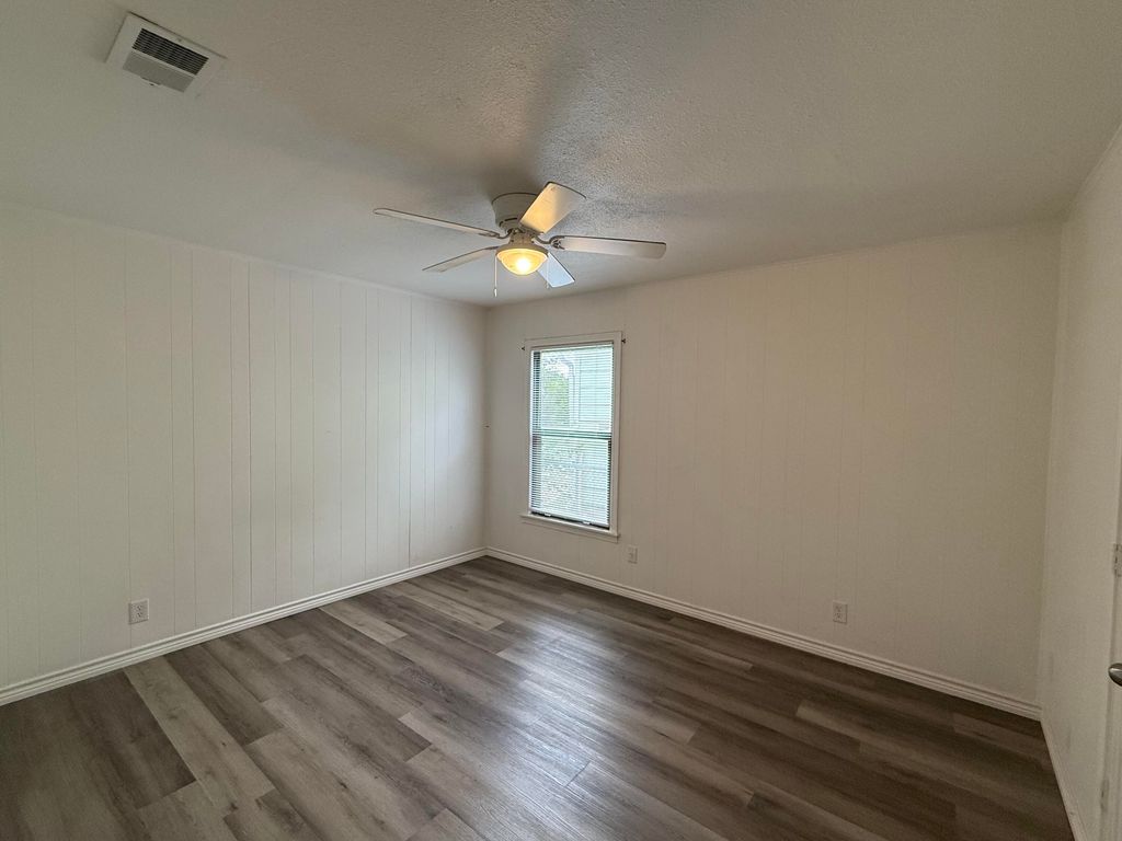 Image 15 of property listing at 1318 Fulton Street, San Angelo, TX 76905