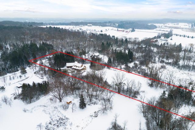 369 Schraufnagel DRIVE, Hartland, WI 53029