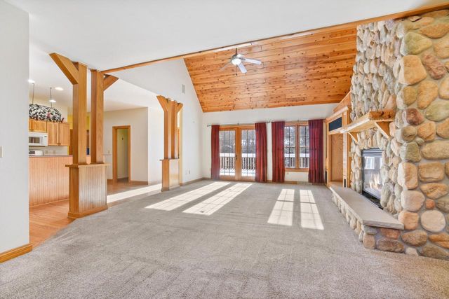 369 Schraufnagel DRIVE, Hartland, WI 53029