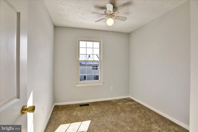 25-W W END CT, Halethorpe, MD 21227