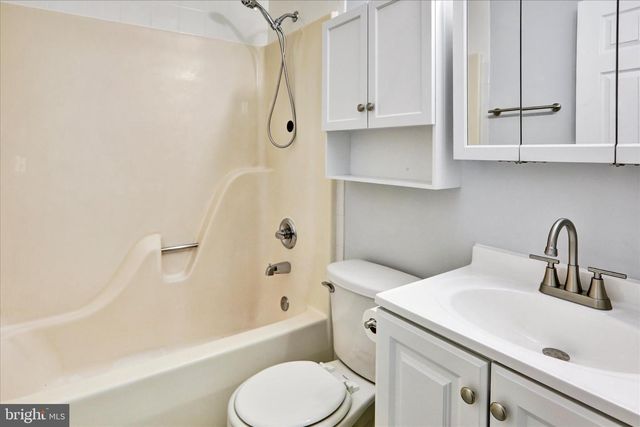 25-W W END CT, Halethorpe, MD 21227