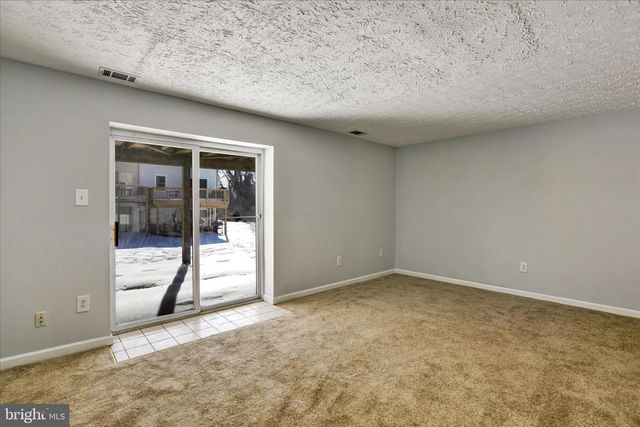 25-W W END CT, Halethorpe, MD 21227