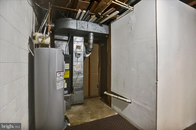 25-W W END CT, Halethorpe, MD 21227