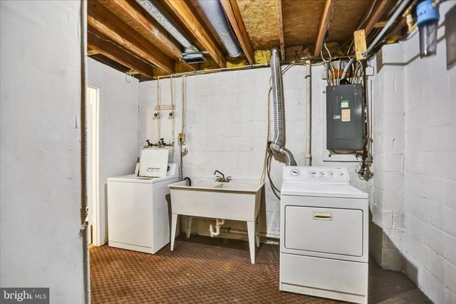 25-W W END CT, Halethorpe, MD 21227