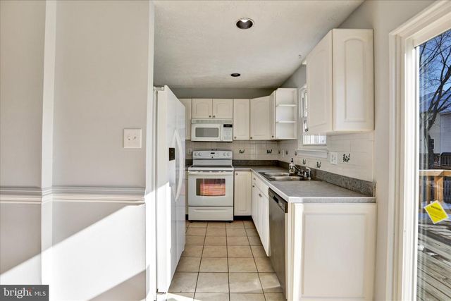 25-W W END CT, Halethorpe, MD 21227