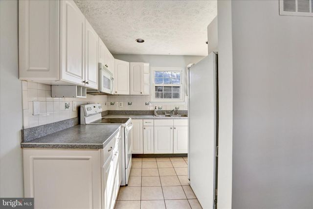 25-W W END CT, Halethorpe, MD 21227