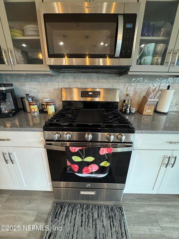 240 ASHLEY Street, Hawthorne, FL 32640