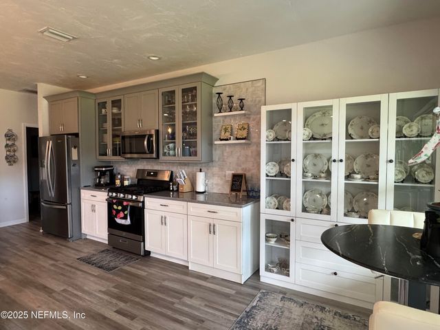 240 ASHLEY Street, Hawthorne, FL 32640