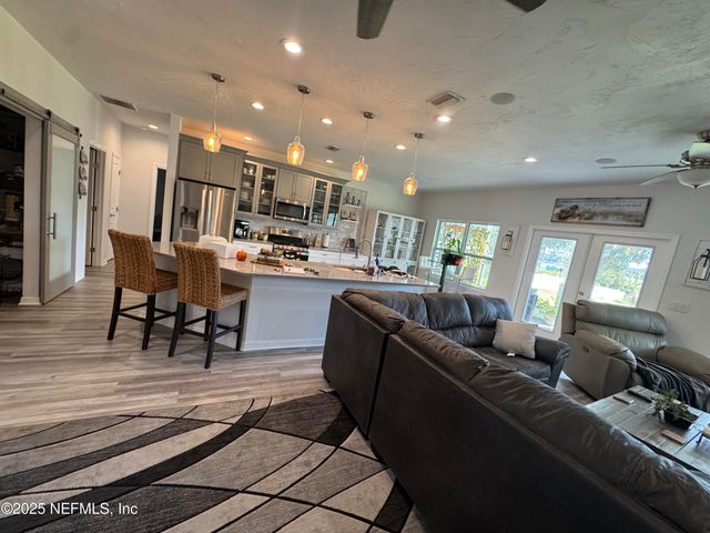 240 ASHLEY Street, Hawthorne, FL 32640