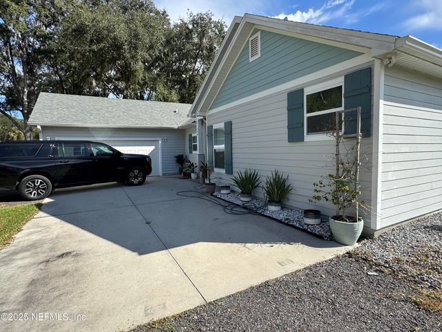 240 ASHLEY Street, Hawthorne, FL 32640