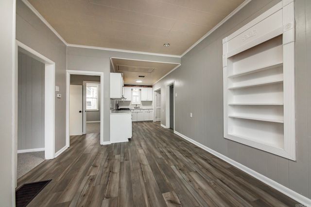 102 NE 5th Street, England, AR 72046