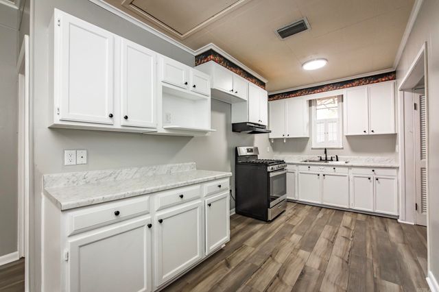 102 NE 5th Street, England, AR 72046