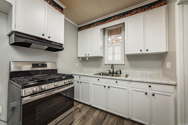 102 NE 5th Street, England, AR 72046