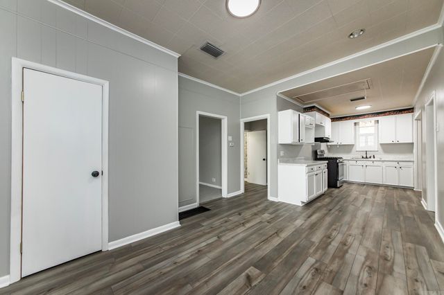 102 NE 5th Street, England, AR 72046