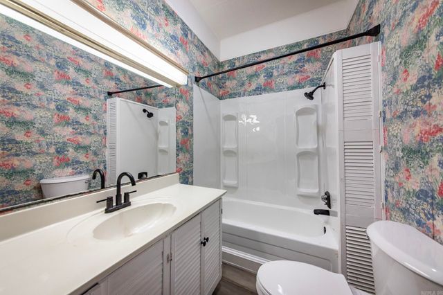 102 NE 5th Street, England, AR 72046