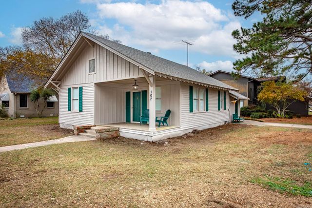 102 NE 5th Street, England, AR 72046