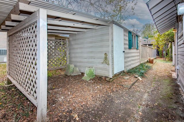 102 NE 5th Street, England, AR 72046