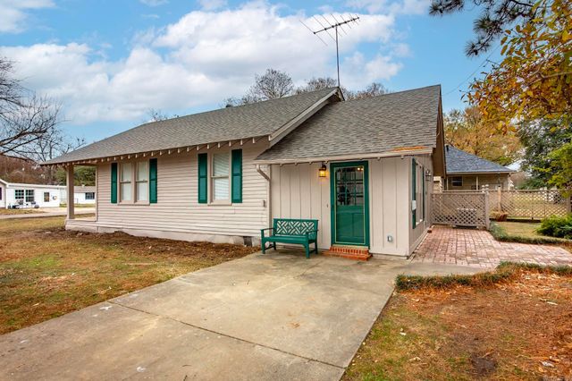 102 NE 5th Street, England, AR 72046