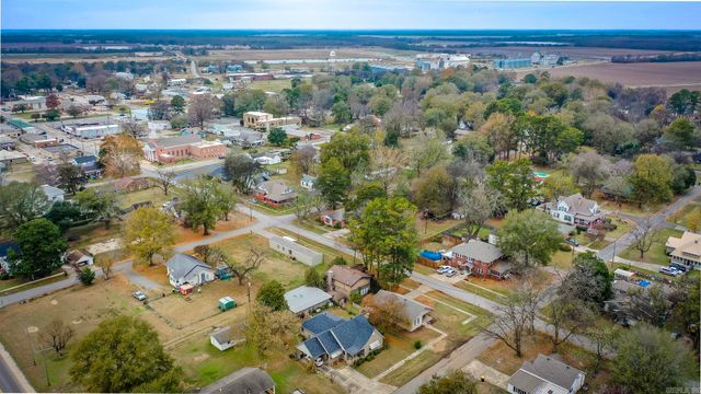 102 NE 5th Street, England, AR 72046