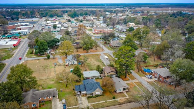 102 NE 5th Street, England, AR 72046