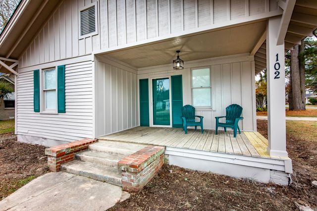 102 NE 5th Street, England, AR 72046