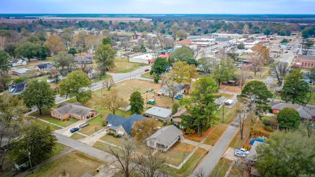 102 NE 5th Street, England, AR 72046