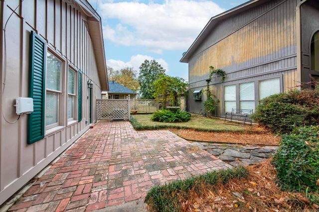 102 NE 5th Street, England, AR 72046