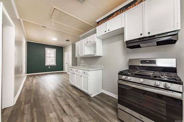 102 NE 5th Street, England, AR 72046