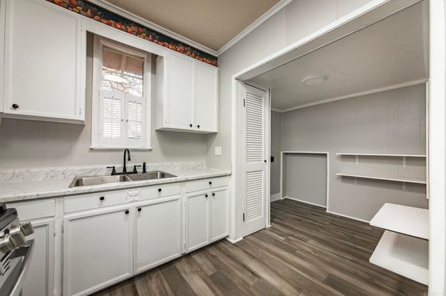 102 NE 5th Street, England, AR 72046