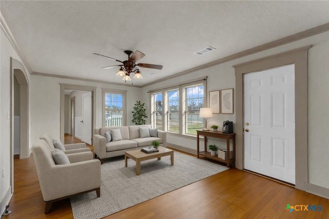 808 N Water Street, Burnet, TX 78611