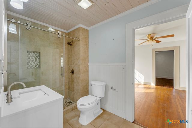 808 N Water Street, Burnet, TX 78611