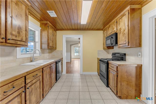 808 N Water Street, Burnet, TX 78611