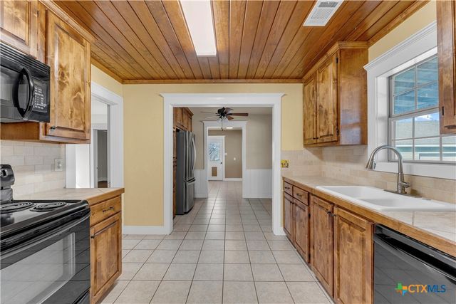 808 N Water Street, Burnet, TX 78611