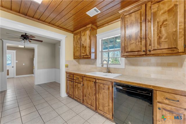 808 N Water Street, Burnet, TX 78611