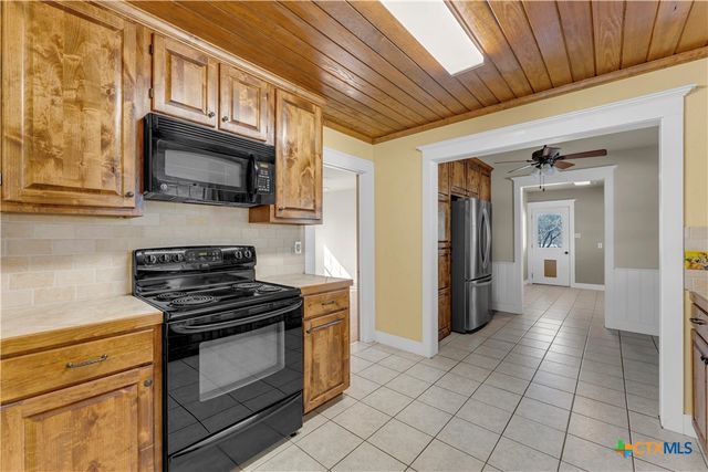 808 N Water Street, Burnet, TX 78611