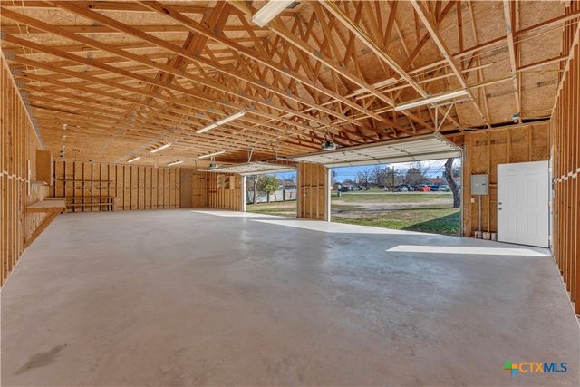 808 N Water Street, Burnet, TX 78611