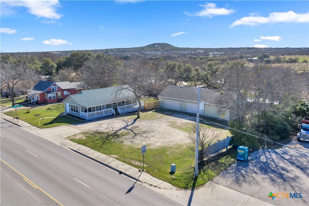 808 N Water Street, Burnet, TX 78611